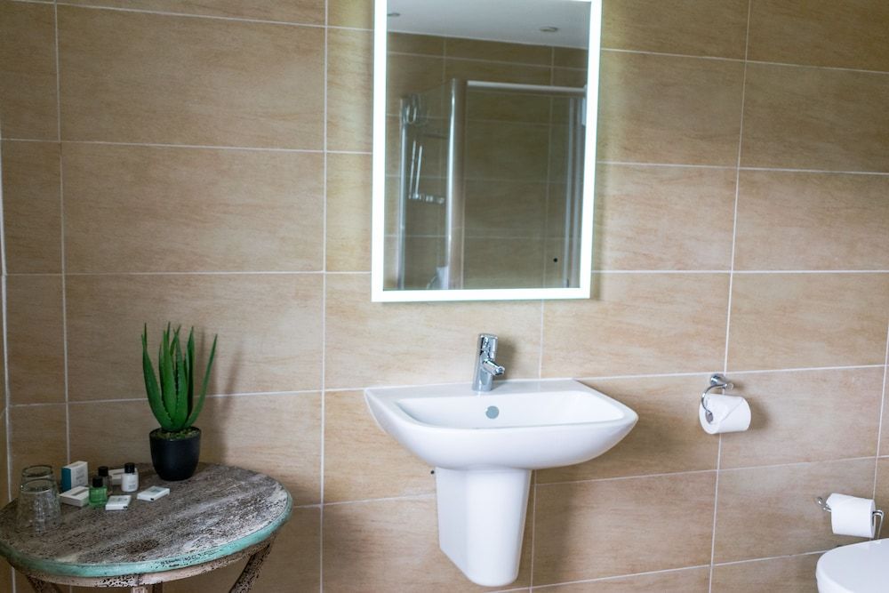 Craigmhor Lodge & Courtyard Superior Double - Victorian Lodge 9