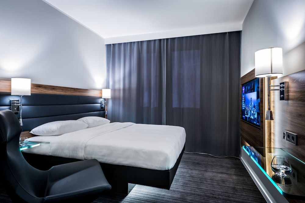 Moxy London Excel Room, 1 Queen Bed 8