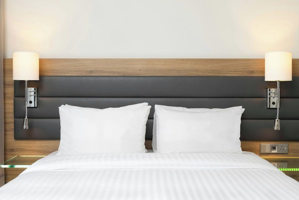 Moxy London Excel Room, 1 Queen Bed 5