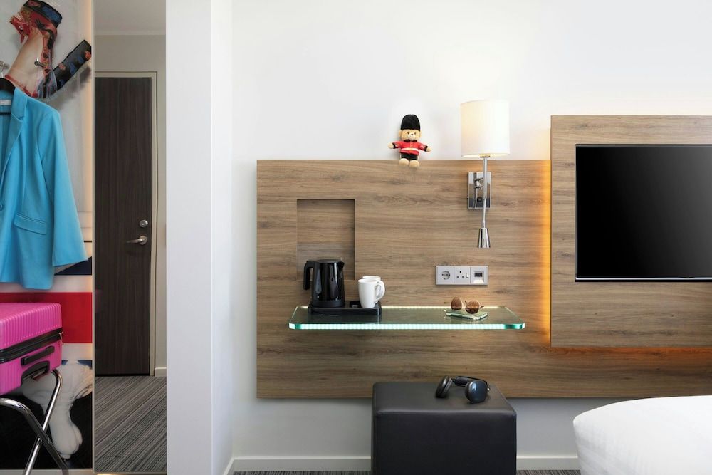 Moxy London Excel Room, 1 Queen Bed 12