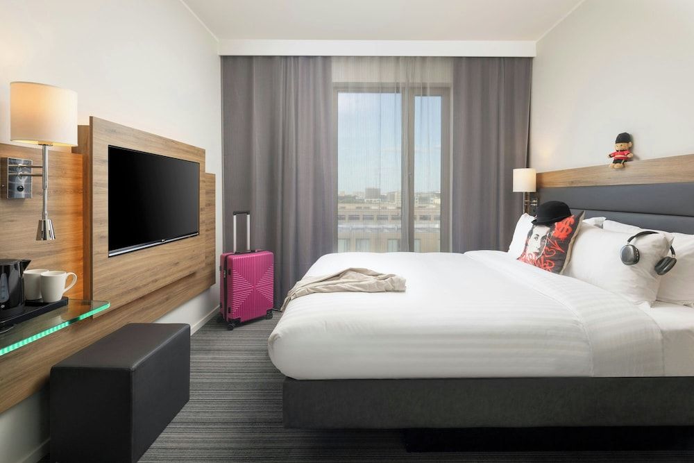 Moxy London Excel Room, 1 Queen Bed 3