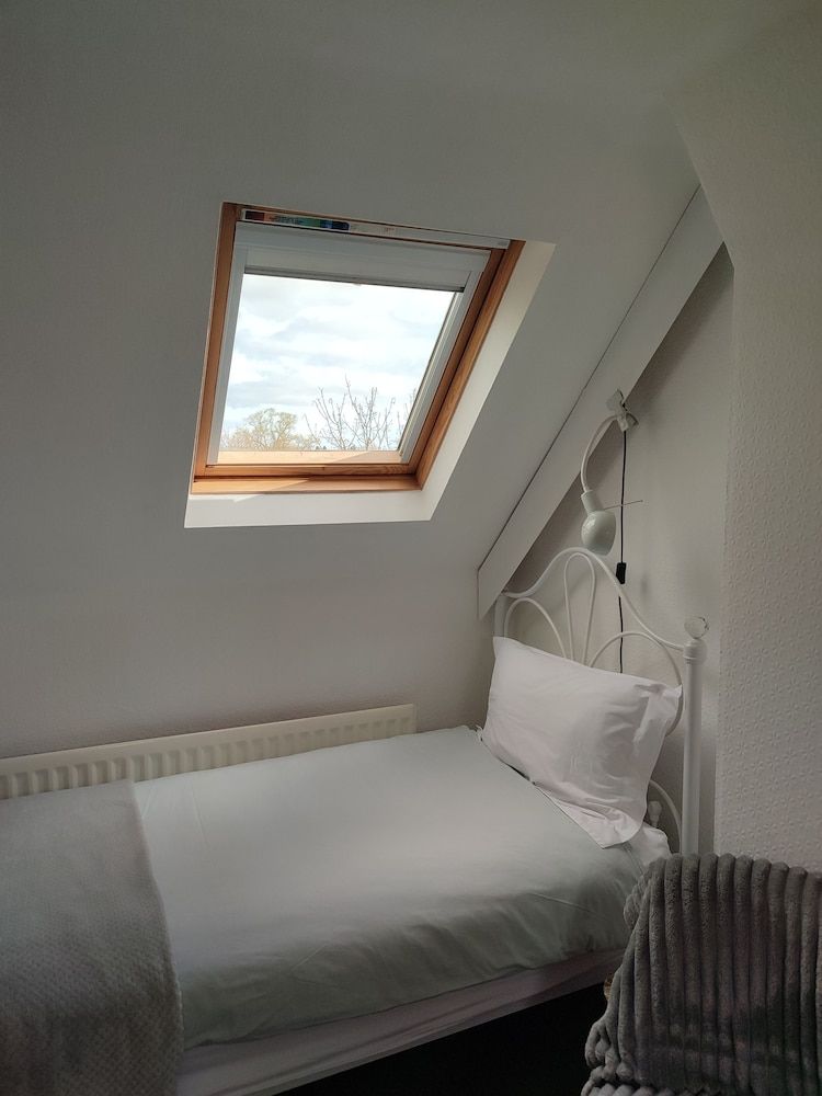 Anton Guest House B&B Standard Twin Room 6