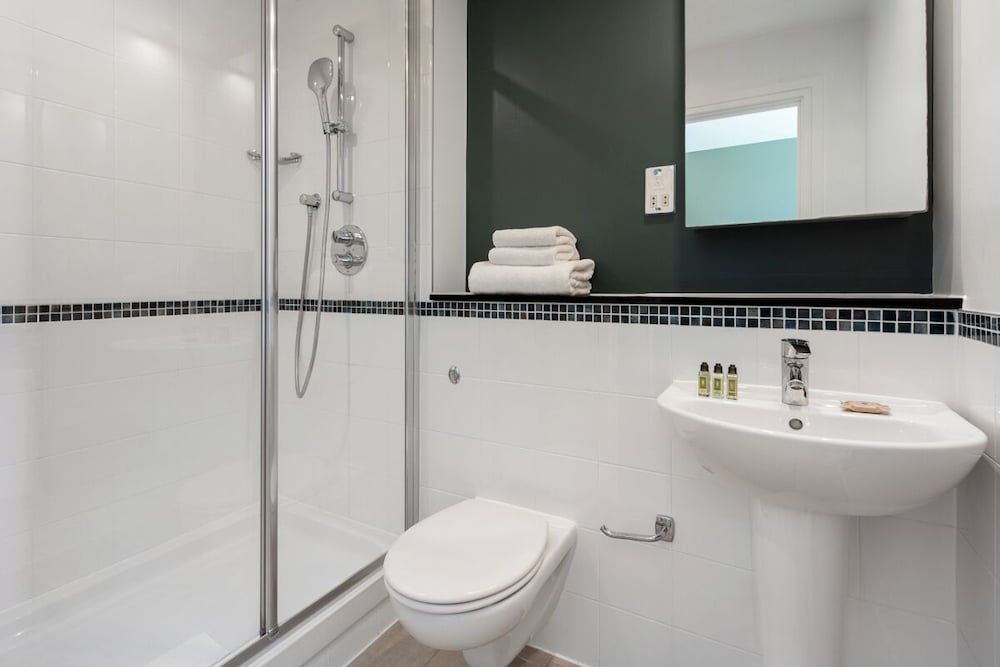 undefined Marlin Aldgate Tower Bridge 9