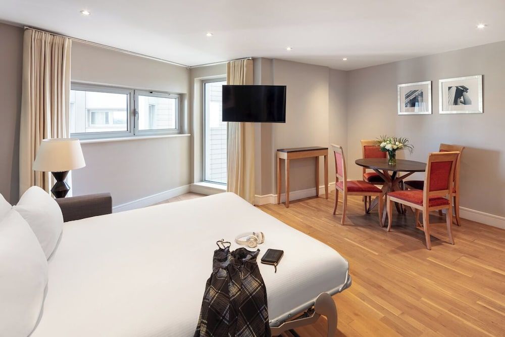 undefined Marlin Aldgate Tower Bridge 4