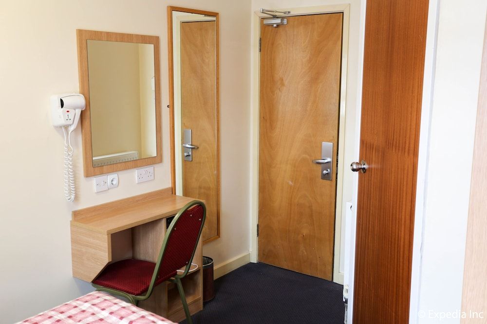 Colliers Hotel Double Room 6