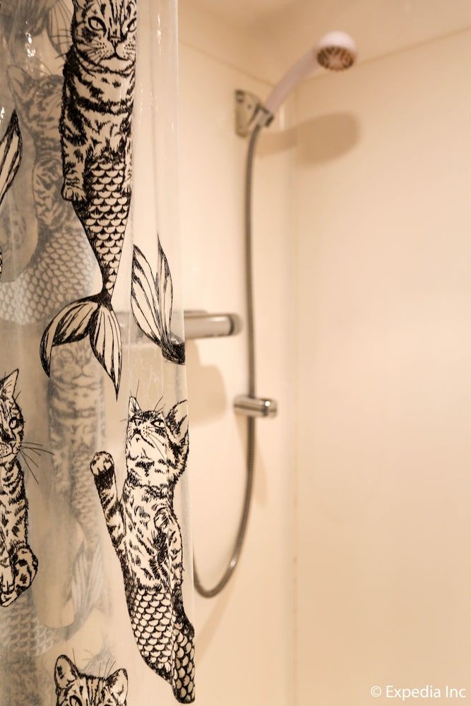 Colliers Hotel Double Room 11