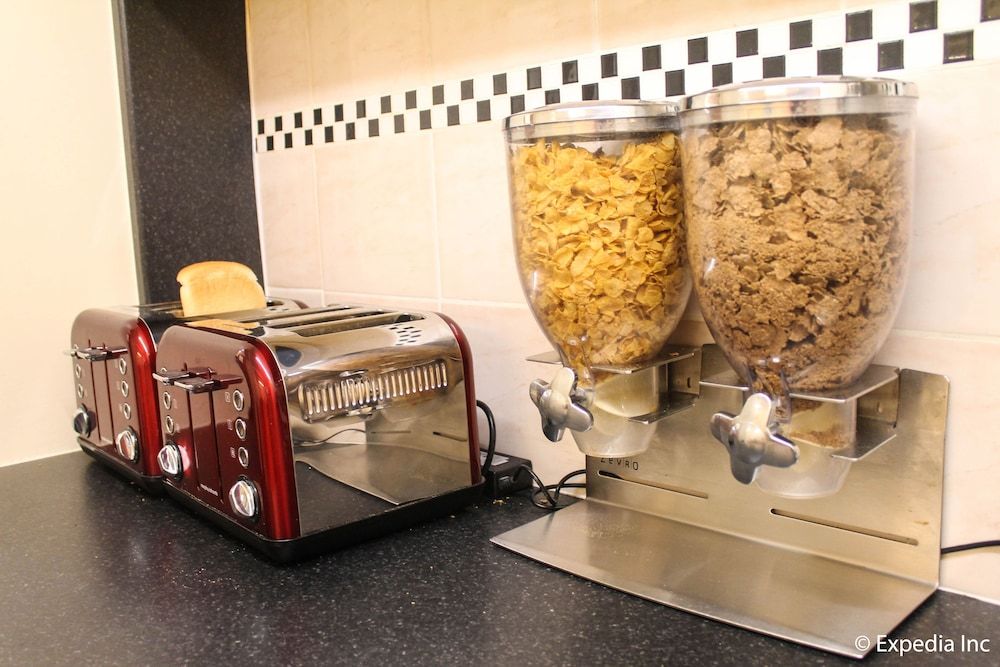 undefined Colliers Hotel 7