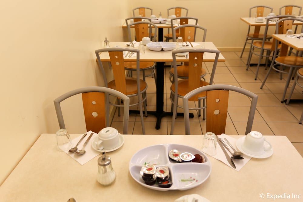 undefined Colliers Hotel 8