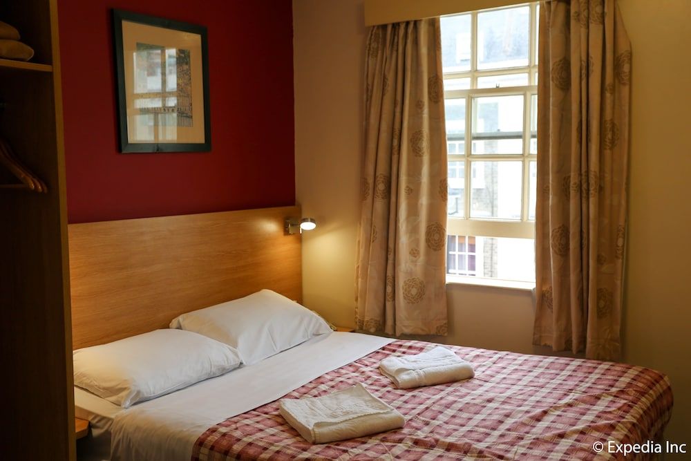 Colliers Hotel Double Room 5