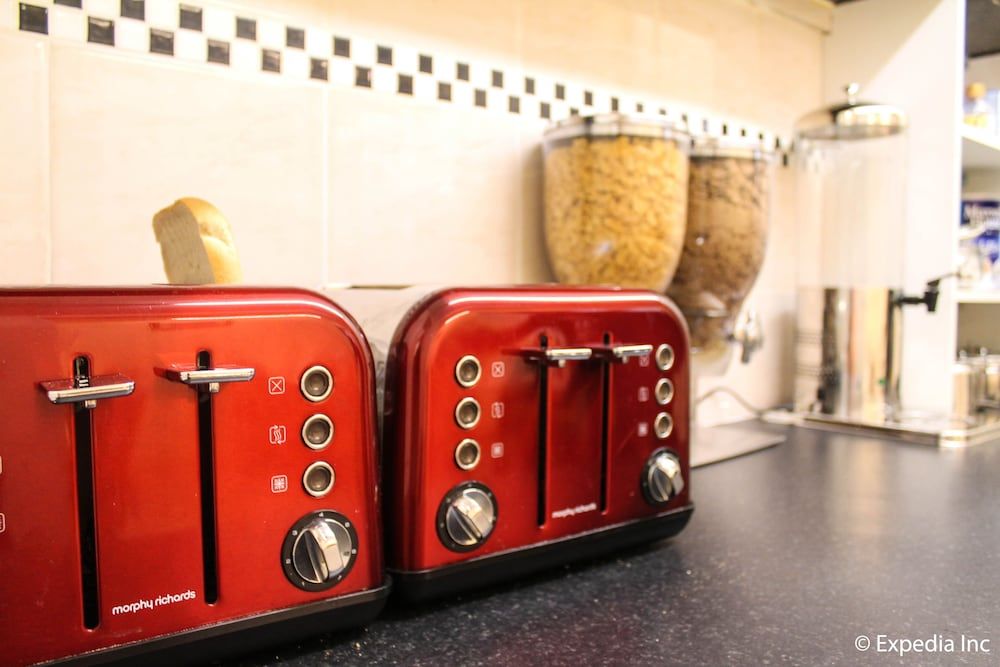 undefined Colliers Hotel 7