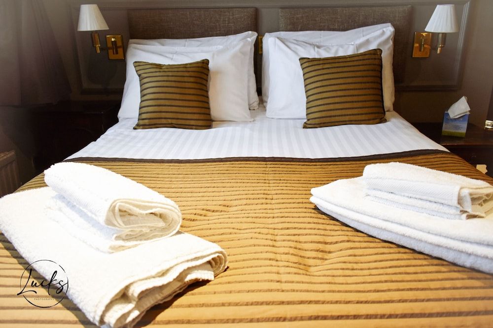 Pennine Manor Hotel Deluxe Double Room 8