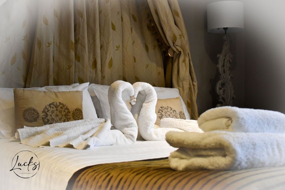 Pennine Manor Hotel Deluxe Double Room 9