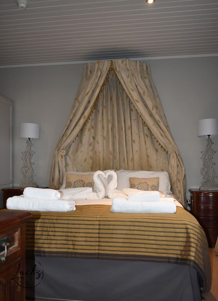 Pennine Manor Hotel Deluxe Double Room 6