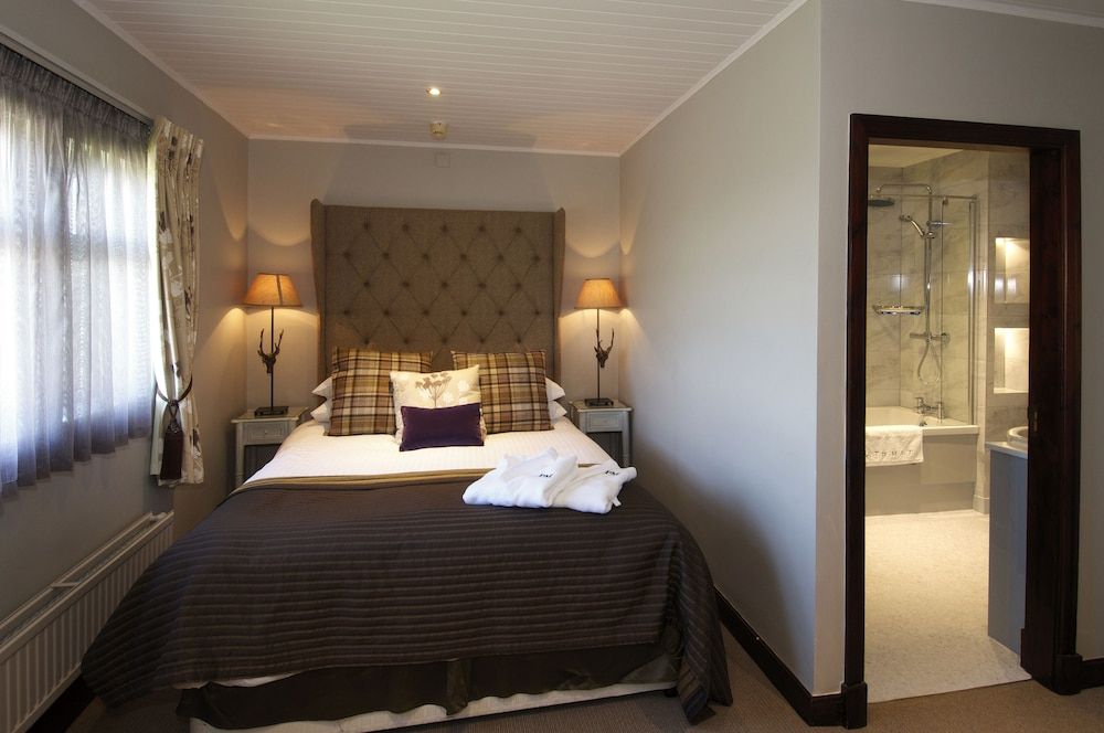 Pennine Manor Hotel Deluxe Double Room 7