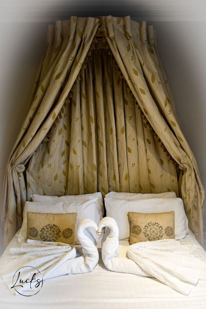 Pennine Manor Hotel Deluxe Double Room 5