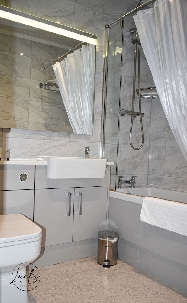 Pennine Manor Hotel Deluxe Double Room 11