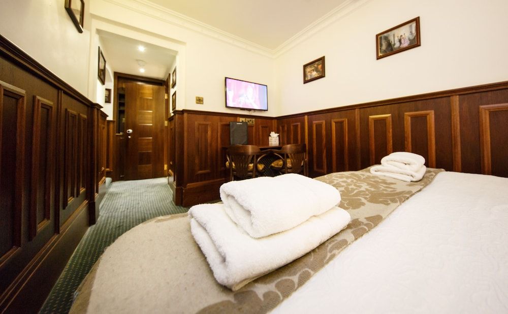Superior Double Room (With Outside Shared Patio)