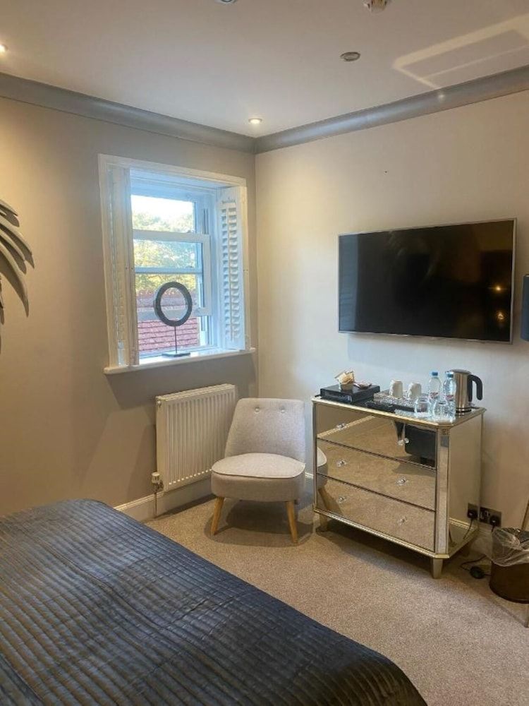 Derby Manor Deluxe Double Room, Ensuite 6