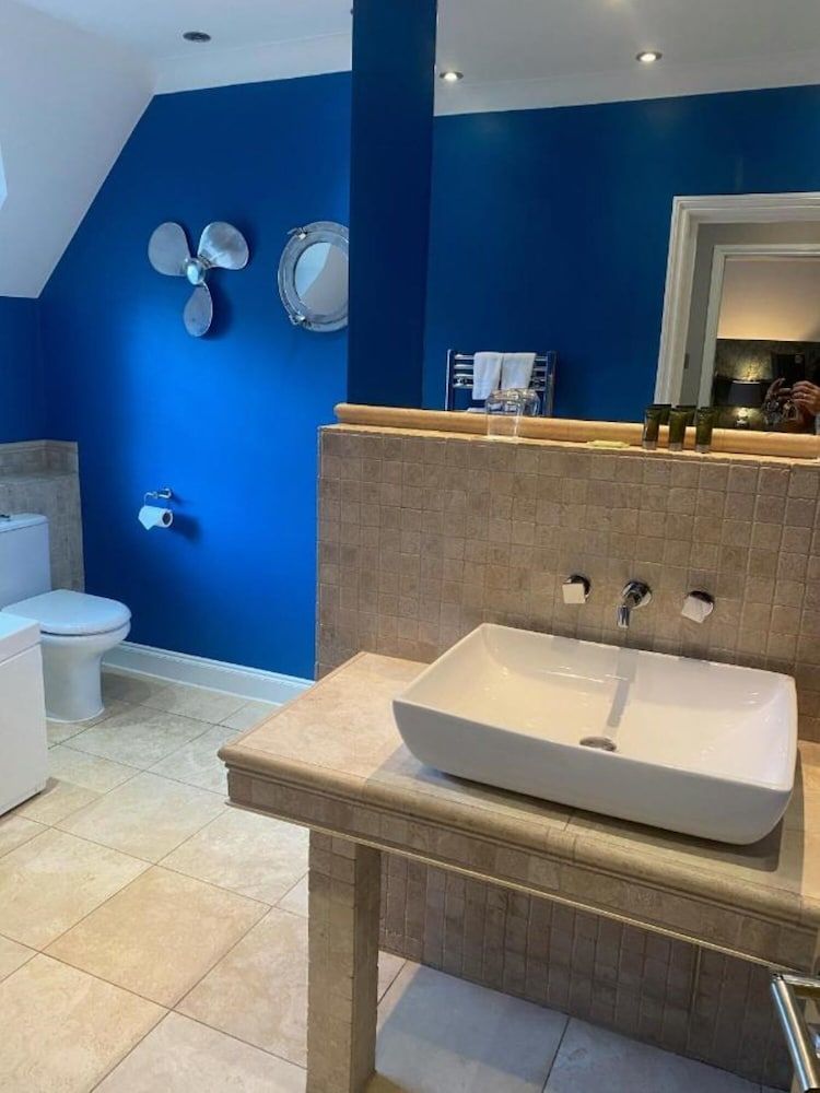 Derby Manor Deluxe Double Room, Ensuite 4