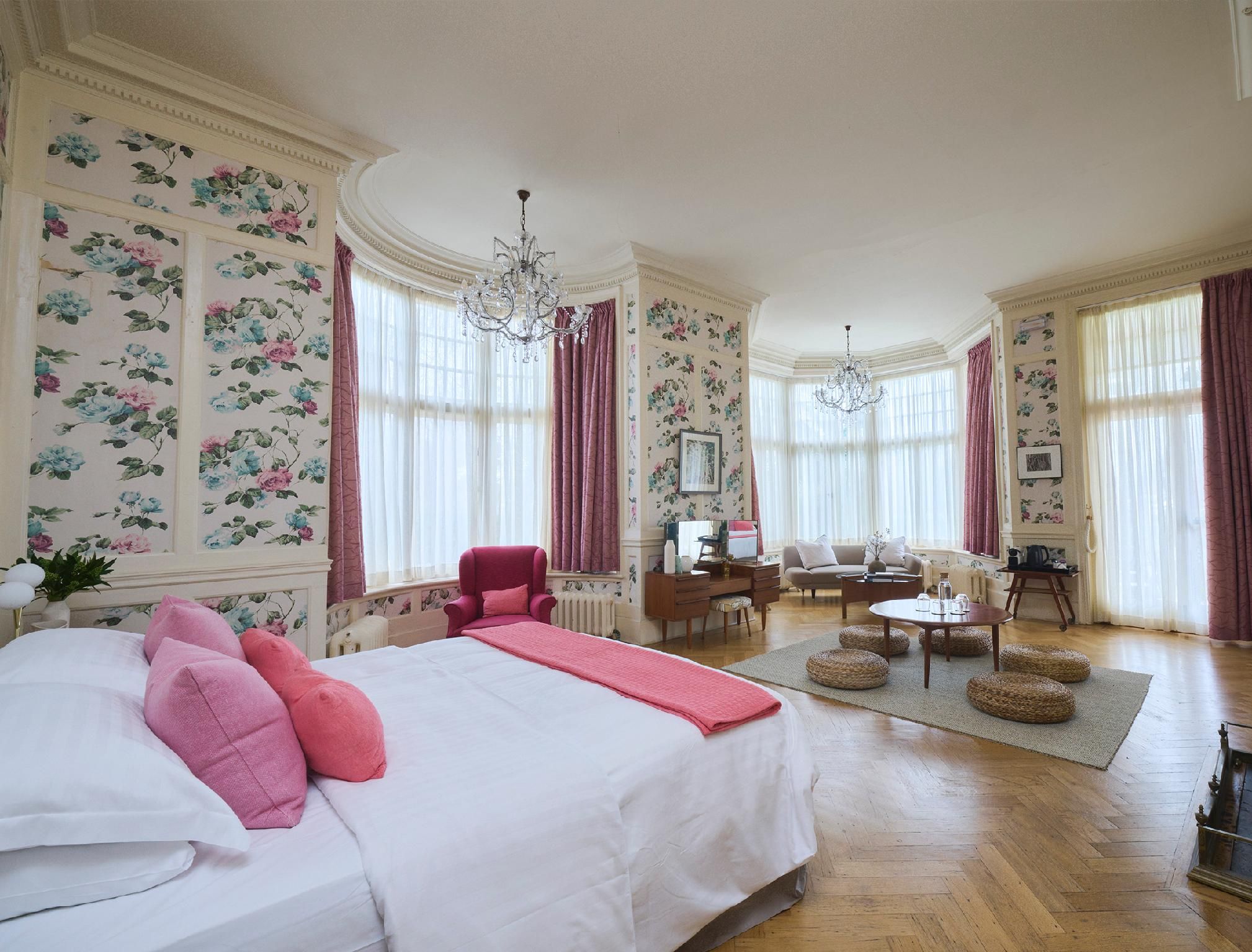 Deluxe King Suite with River View