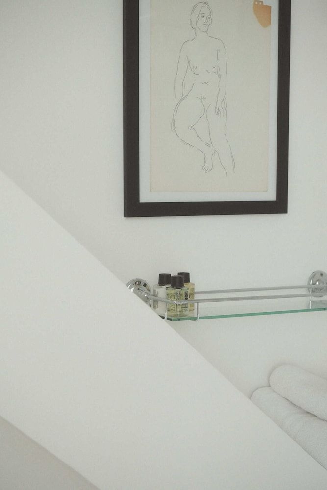 River Arts Club Double Room (Small) 3