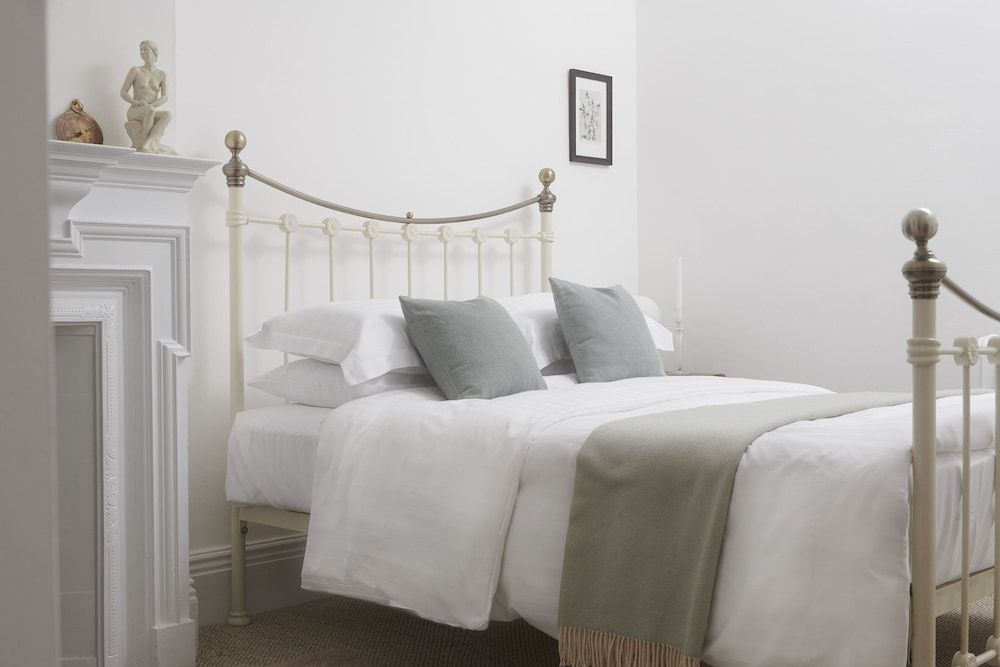 River Arts Club Double Room (Small) 2