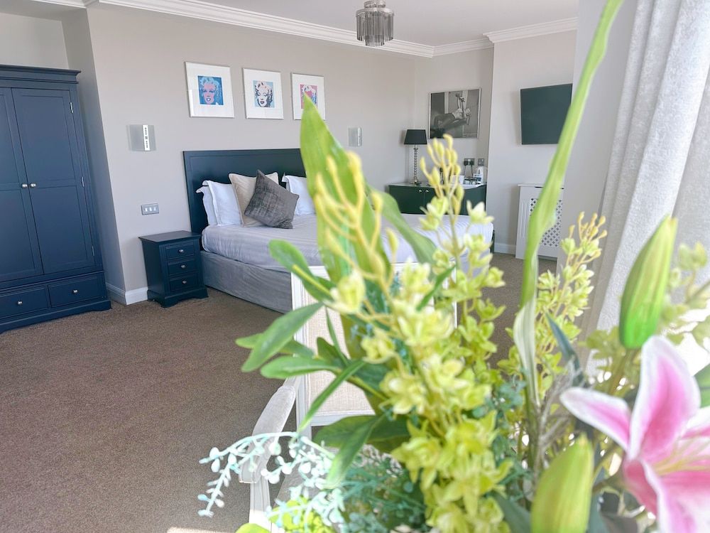 Legends Hotel Brighton Superior King Room with Sea View 10