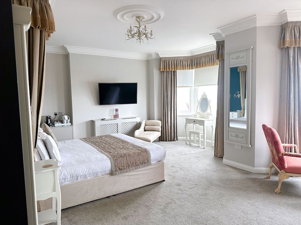 Legends Hotel Brighton Superior King Room with Sea View 11