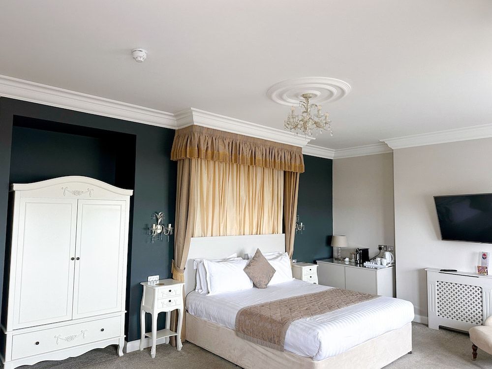 Legends Hotel Brighton Superior King Room with Sea View 4