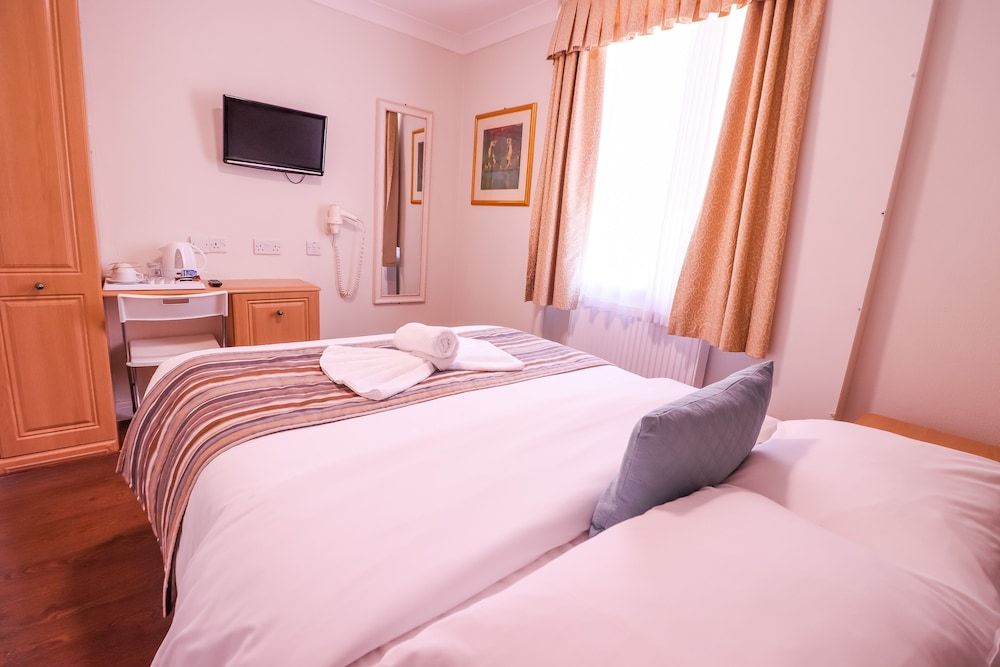 The Fairway Hotel Standard Double Room, Ensuite 3