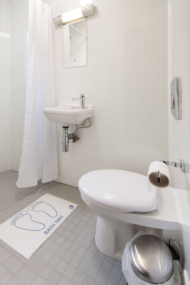 The Fairway Hotel Standard Double Room, Ensuite 10