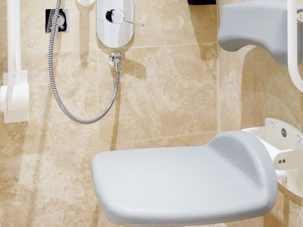 The White Hart Double Room, Ensuite (Disabled Friendly) 2