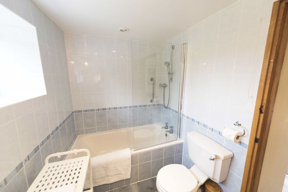 Whitley Coach House Cottage, 1 Bedroom 14