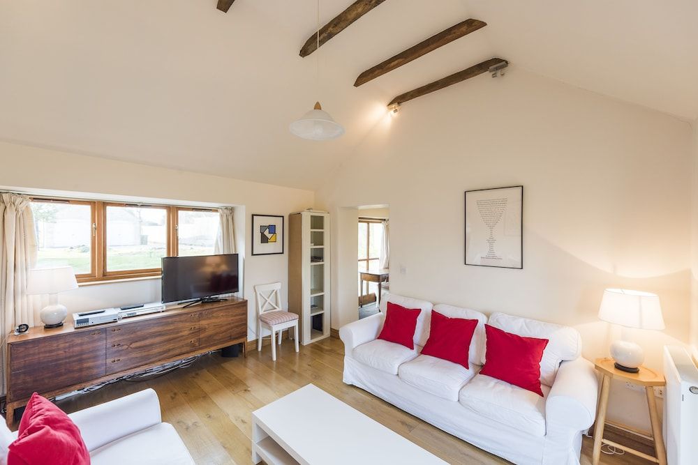 Whitley Coach House Cottage, 1 Bedroom 9