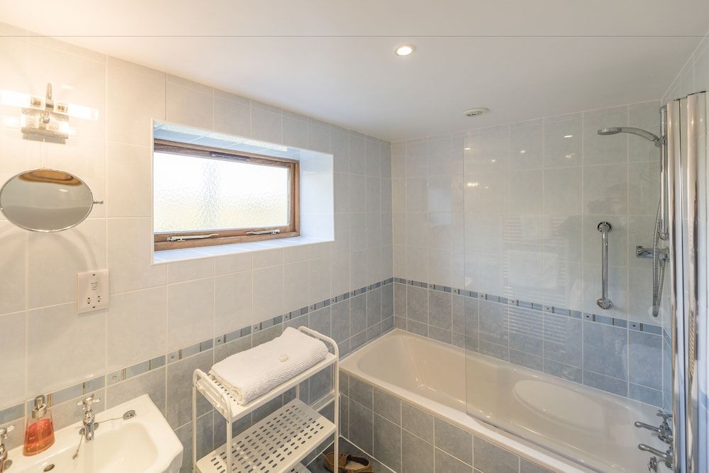 Whitley Coach House Cottage, 1 Bedroom 15