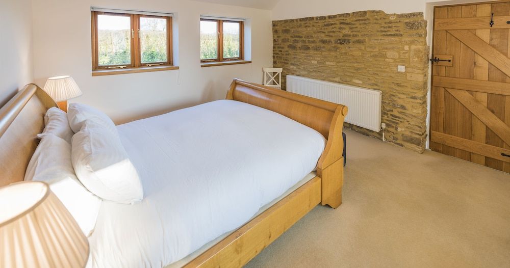 Whitley Coach House Cottage, 1 Bedroom 10