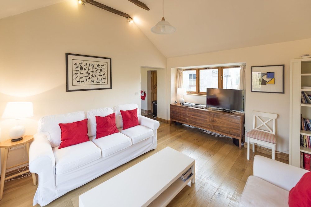 Whitley Coach House Cottage, 1 Bedroom 8