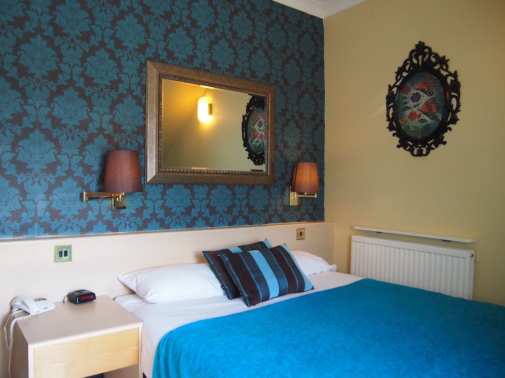 Edinburgh Thistle Hotel Double Room 6