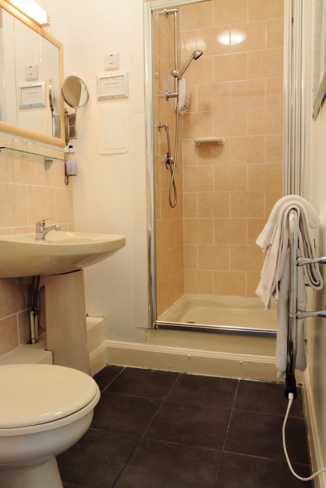 Edinburgh Thistle Hotel Double Room 11