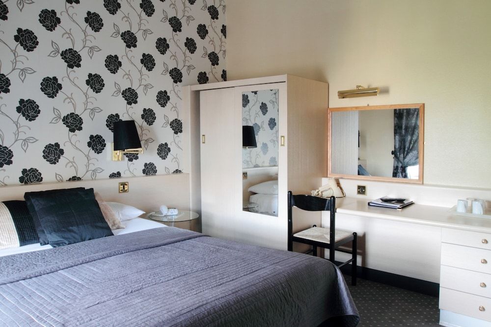 Edinburgh Thistle Hotel Double Room 4