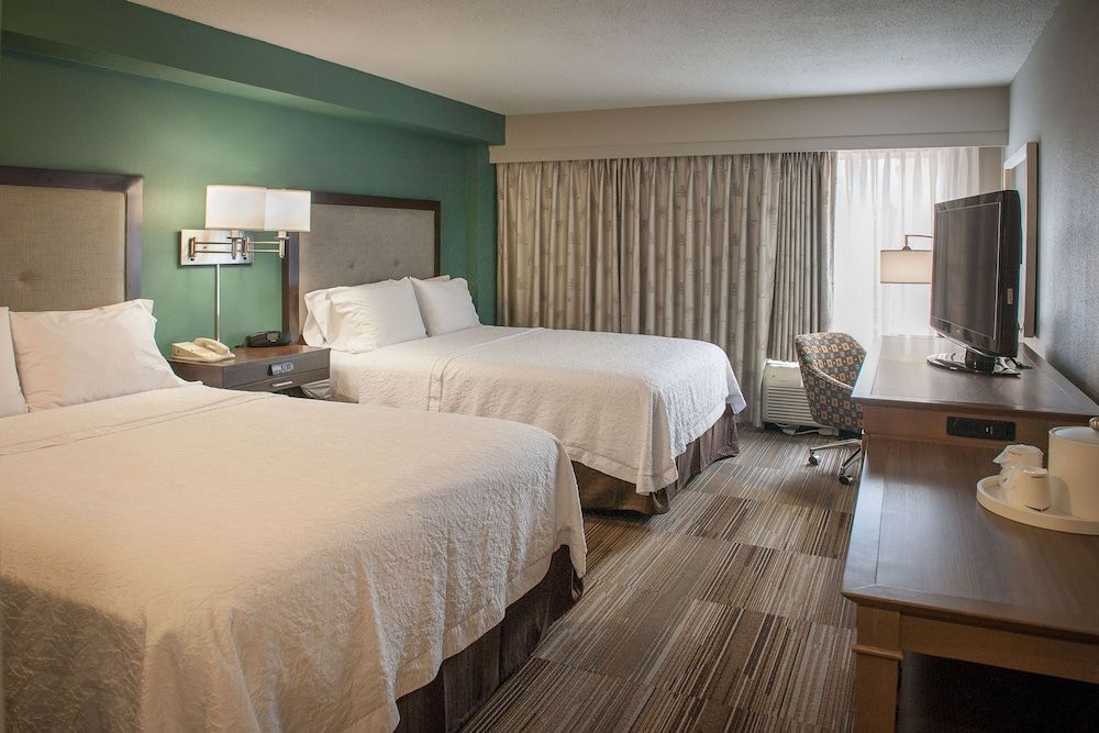 Room, 2 Queen Beds, Accessible, Bathtub (Mobility & Hearing)