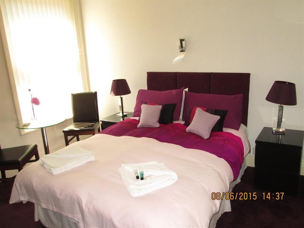 undefined The Garnett Hotel 4