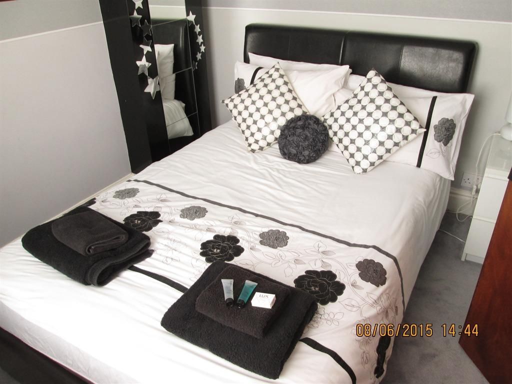 undefined The Garnett Hotel 6