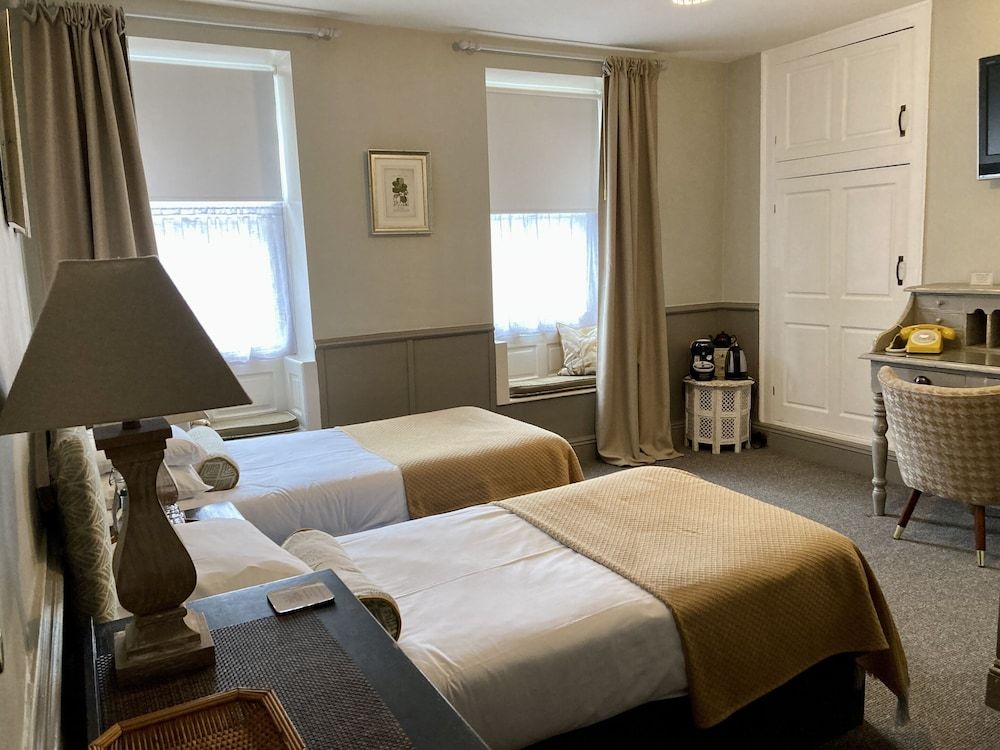 Bridge House Hotel Twin Room, Ensuite 4