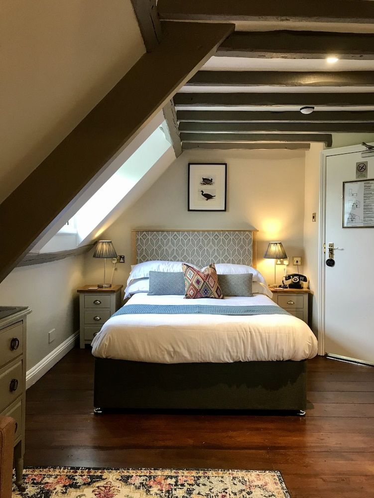 Bridge House Hotel Double Room, Ensuite (RM 3) 4