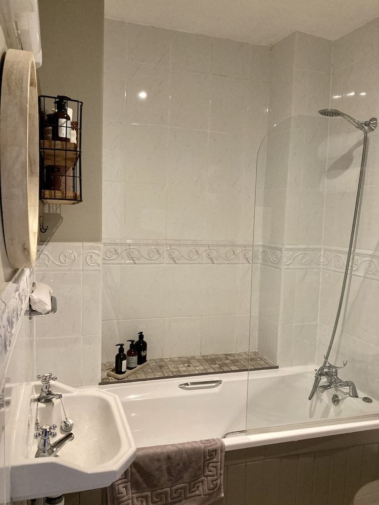 Bridge House Hotel Twin Room, Ensuite 7