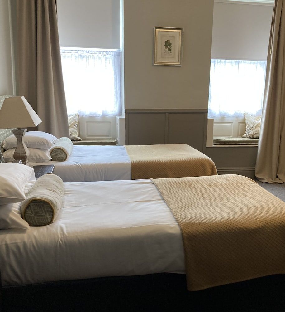 Bridge House Hotel Twin Room, Ensuite 5