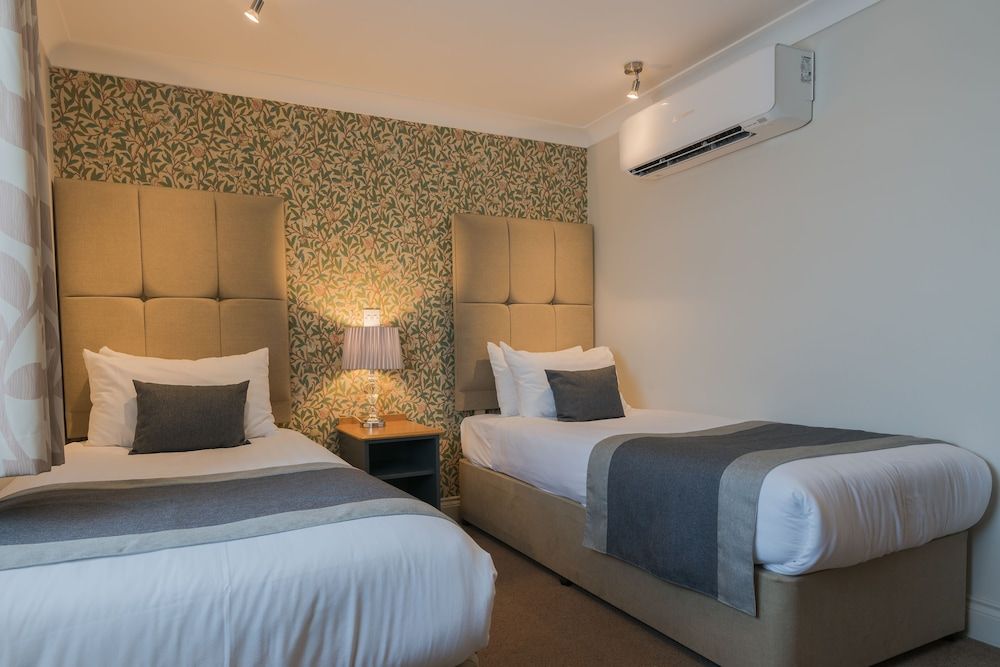 Old Hall Hotel Standard Twin Room, Ensuite 2