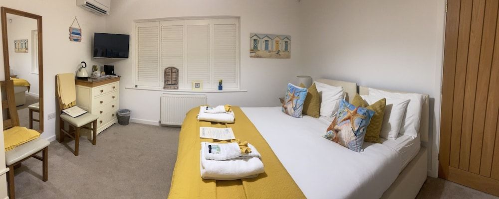 Double or Twin Room (Yellow Room)