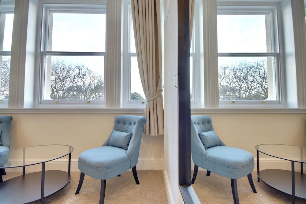 Orange Grove Hotel & Gardens Premium King Room 6